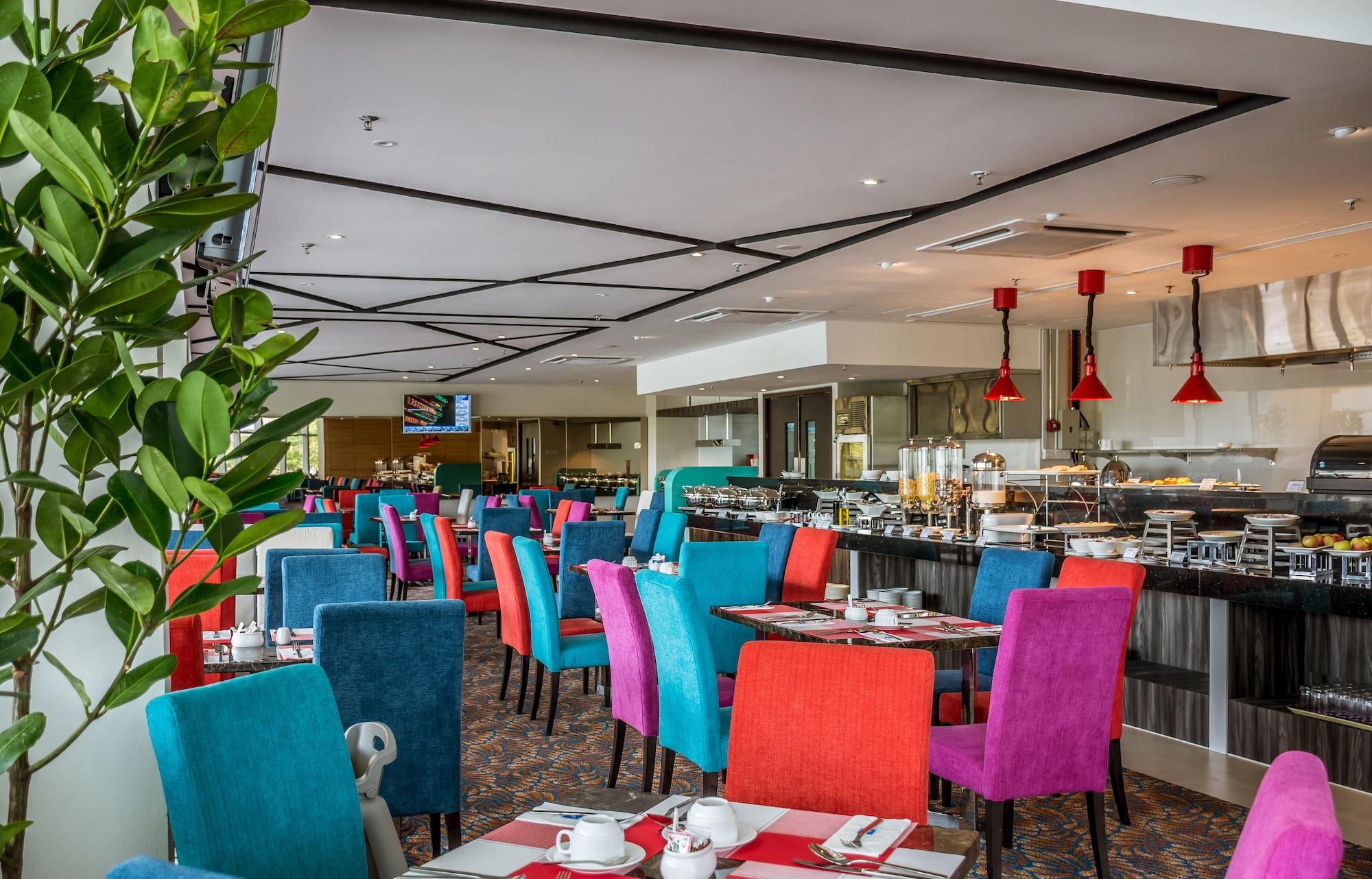 Astana Wing - Riverside Majestic Hotel Kuching Esterno foto