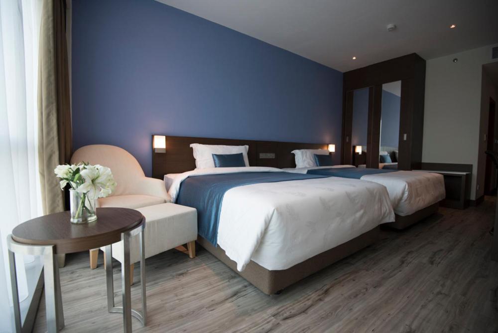 Astana Wing - Riverside Majestic Hotel Kuching Esterno foto