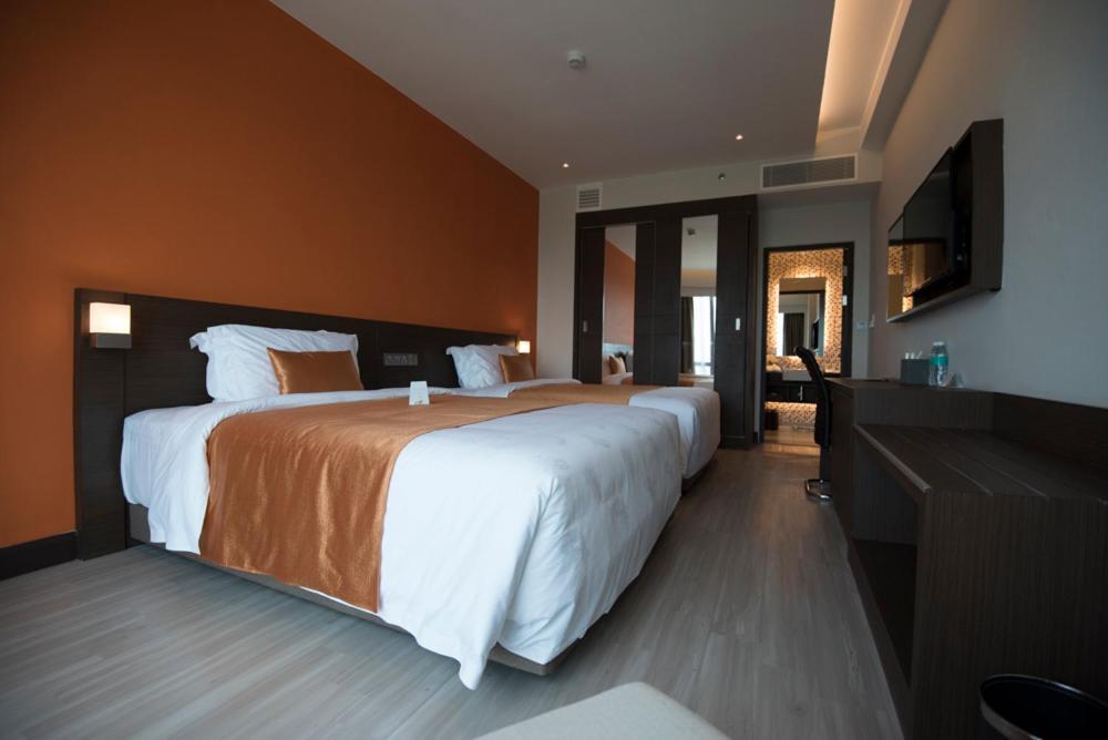 Astana Wing - Riverside Majestic Hotel Kuching Esterno foto