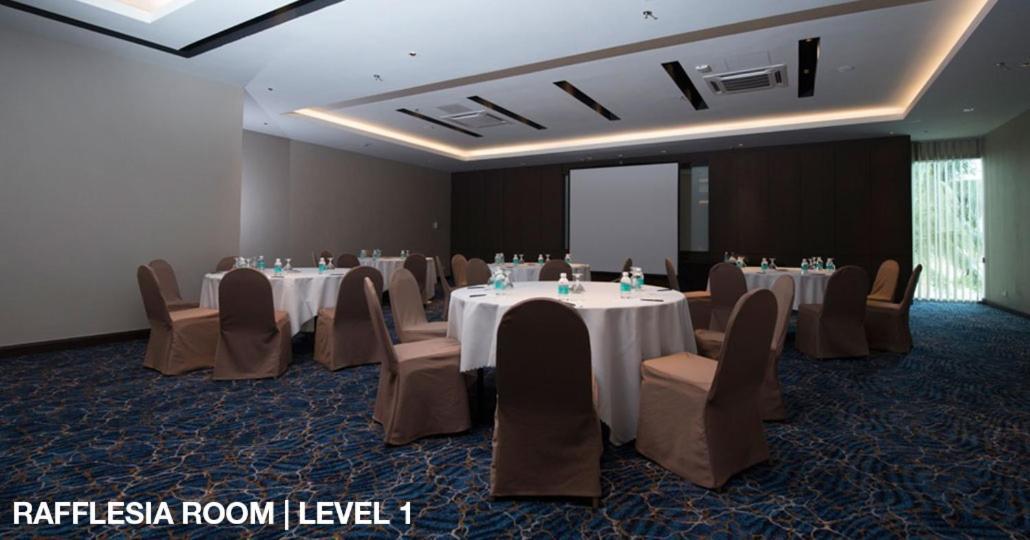 Astana Wing - Riverside Majestic Hotel Kuching Esterno foto